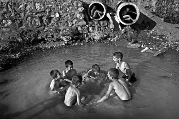 musa-talasli-birincilik-odulu-siyah-beyaz-su-keyfi