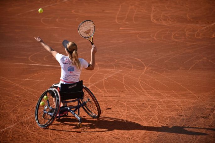 sezgin-pancar-ege-universitesi-60-yil-ozel-odulu-golgeler-engel-tanimaz