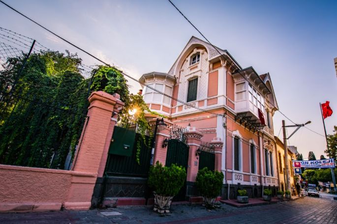 volkan-onder-sergileme-dijital-02-russo-kosku-buca