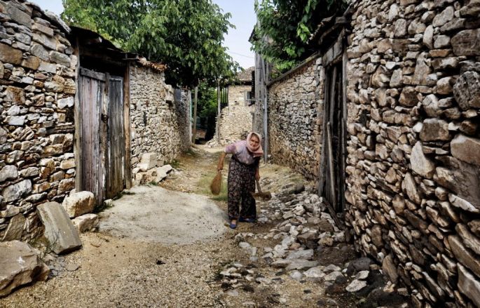 43-suna-yilmaz-golde-nene-sergileme