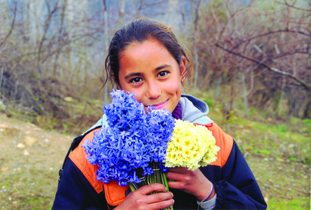 gulnur-besceli-cicekci-kiz-camliyayla-mersin