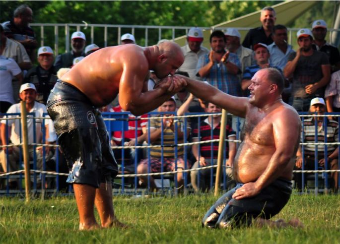 aytul-akbas-sergileme-baris-1