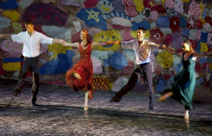 celal-erdem-sergileme-dans