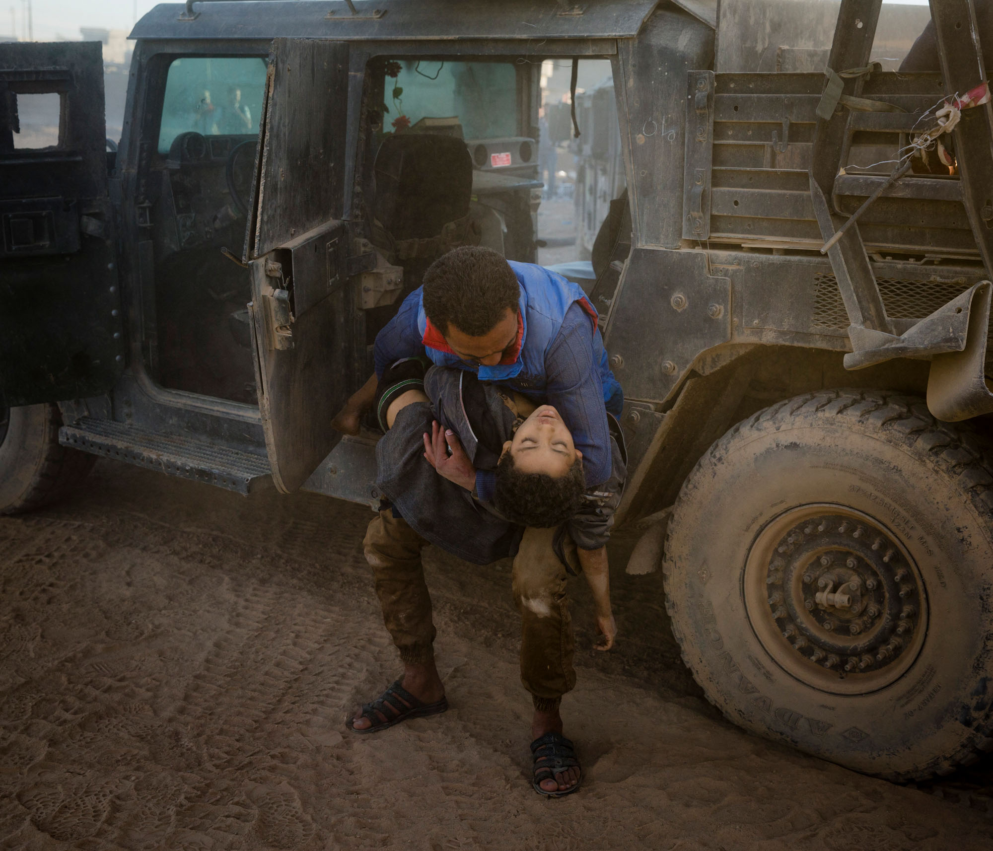 Iraq. Internally displaced Iraqis flee fighting in Mosul