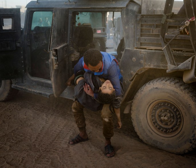 Iraq. Internally displaced Iraqis flee fighting in Mosul