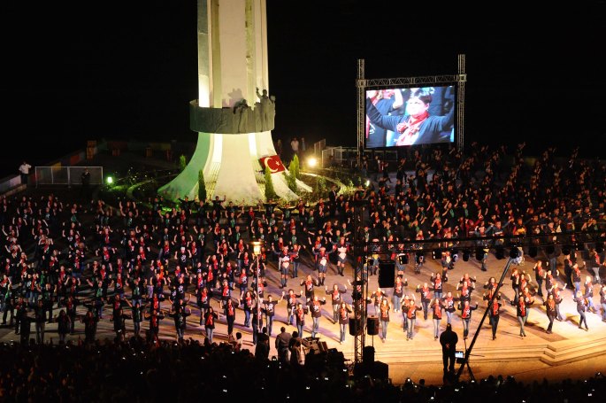 Atatürk, Annesi ve Kadın Hakları Anıtı 025