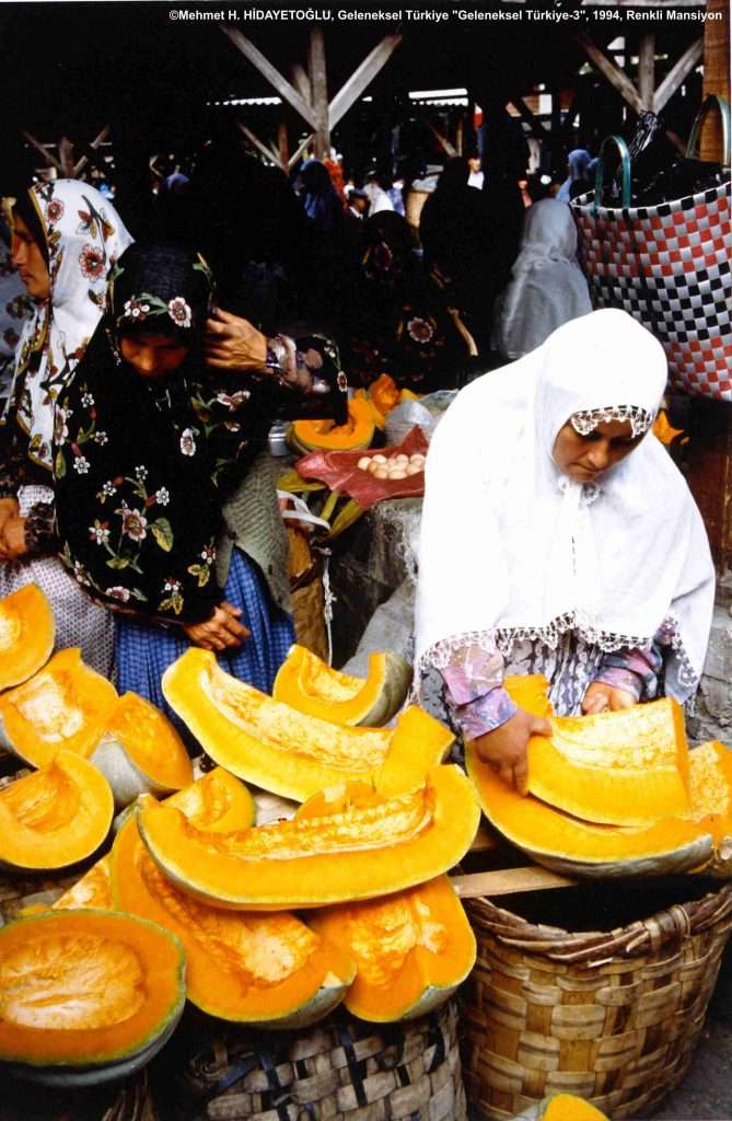 GT3FY-R-MAN.-PAZARDA-KADINLAR-Mehmet-H.-HIDAYETOGLU-669x1024