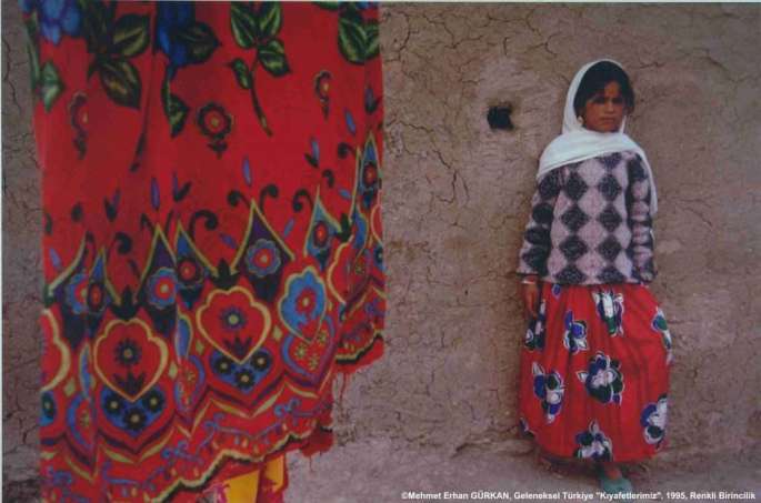 GT4FY-R-1.-KIRMIZI-ELBİSE-MEHMET-ERHAN-GÜRKAN-1024x678