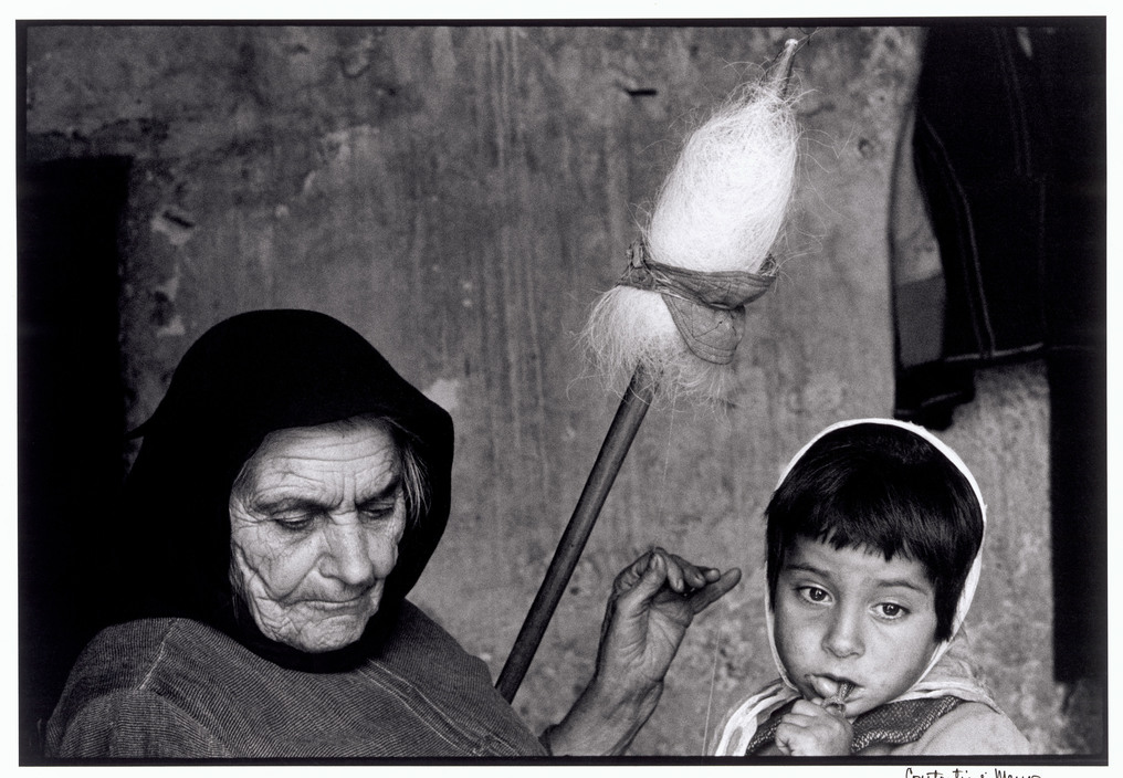 GREECE. Crete. 1964. Grandmother with granddaughter. "A Greek Portfolio"