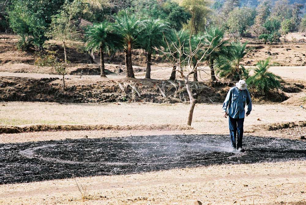 44 A Walking And Running Circle Warli Tribal Land Maharastra India 2003