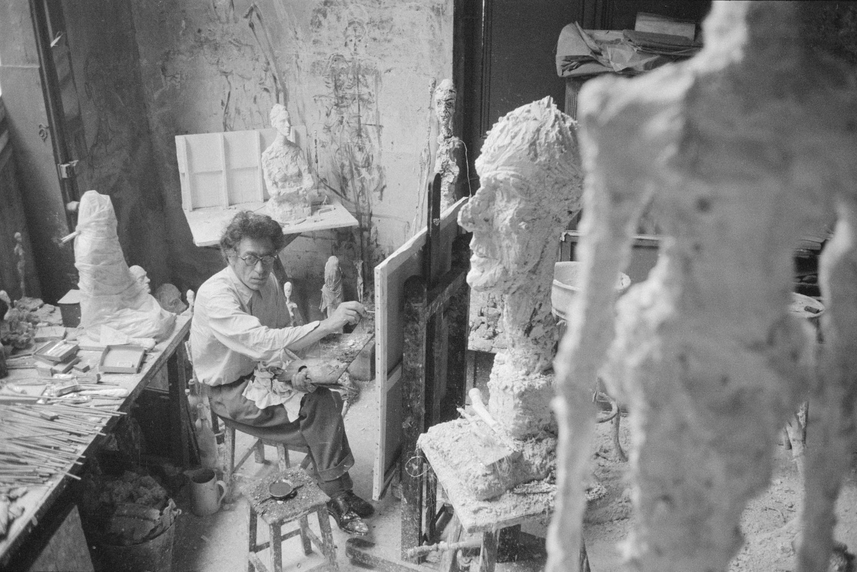 Alberto Giacometti Paris'tesi Atölyesinde (1958) 02